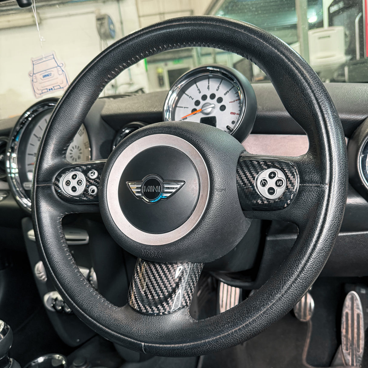 Shadow6 Carbon Steering Wheel trims for MINI Gen 2 with controls