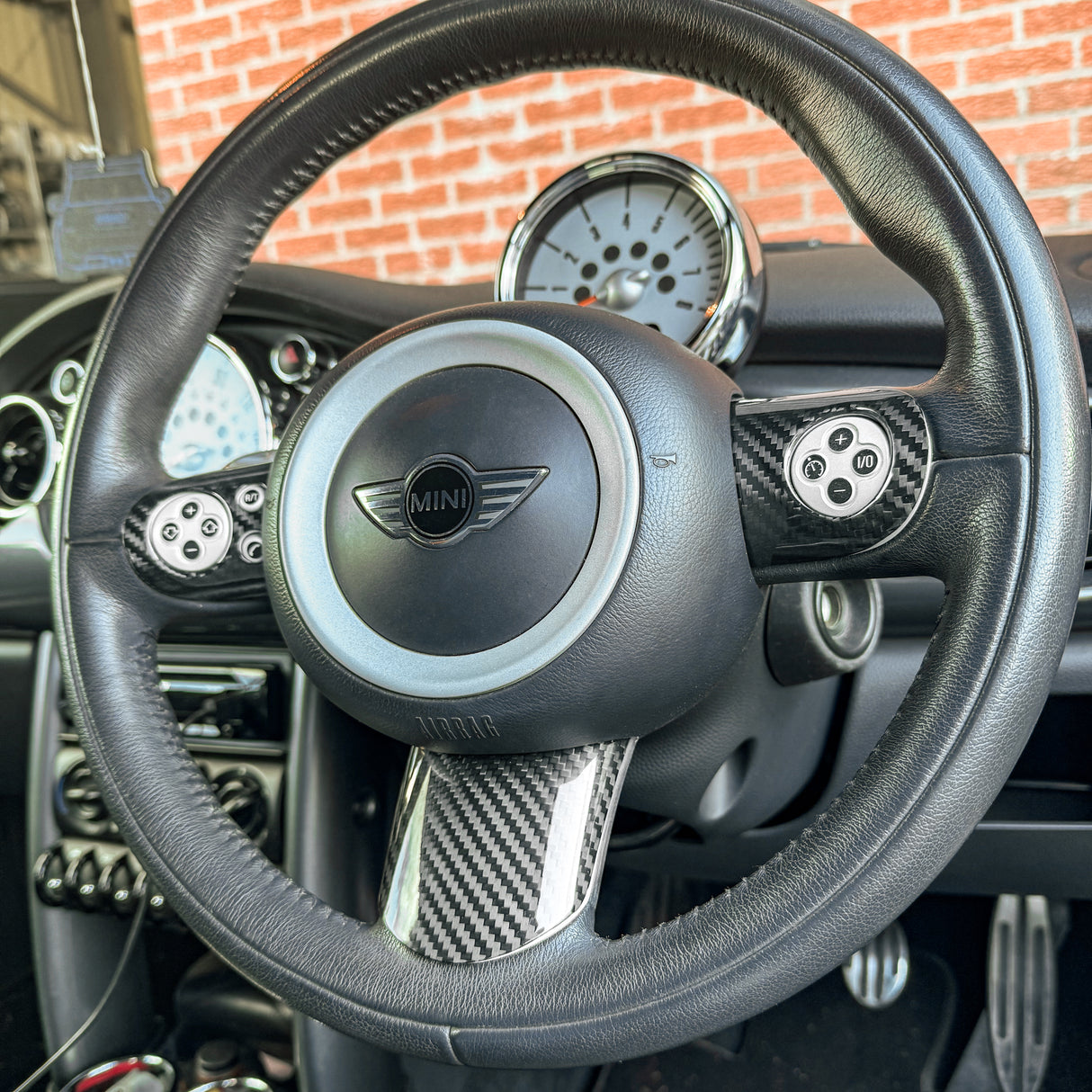 Shadow6 Carbon Steering Wheel Trims for MIN Gen 1 with hands free | Lohen MINI