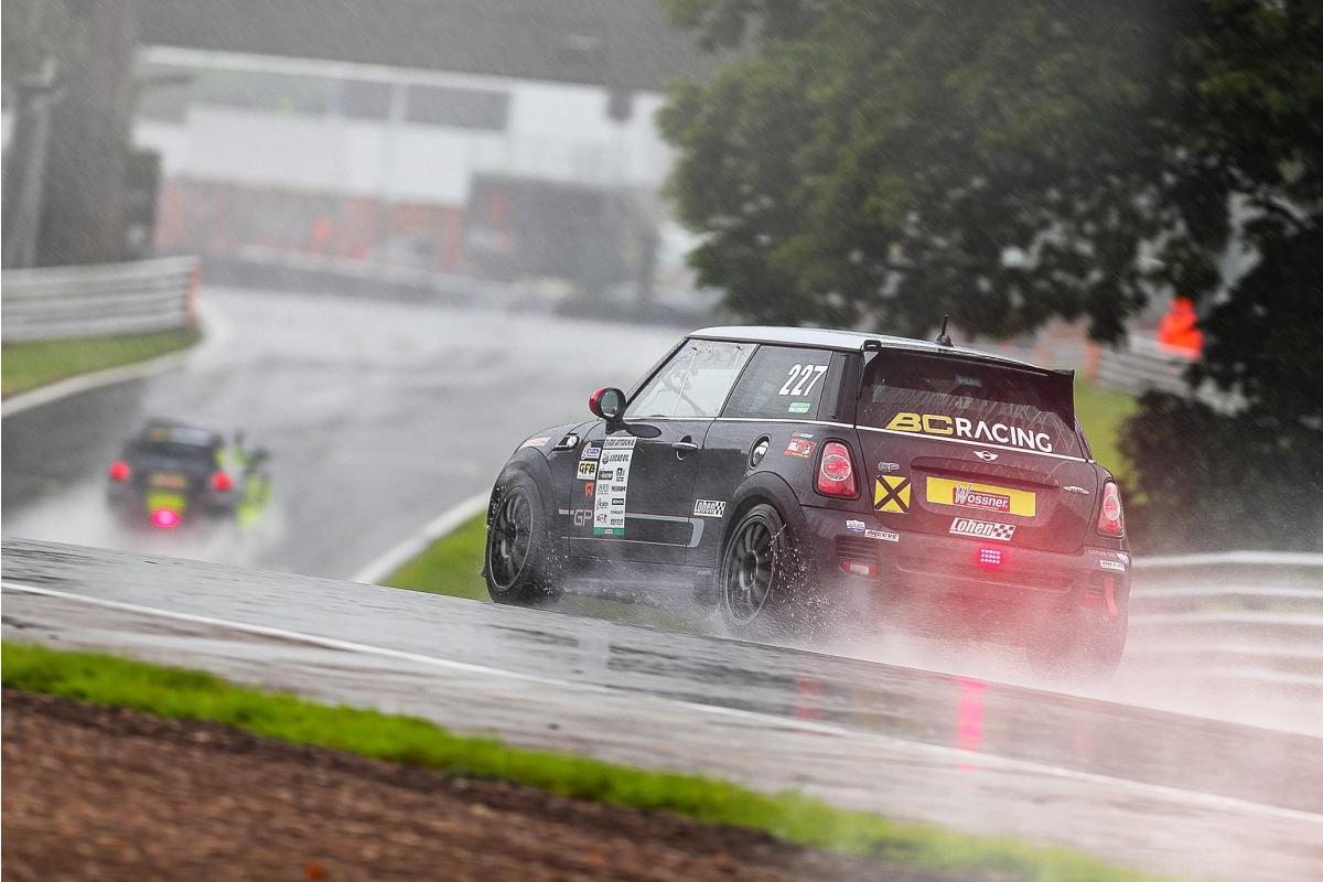 Conquering Oulton Park: A Rainy Challenge and a Glorious Triumph with Lohen